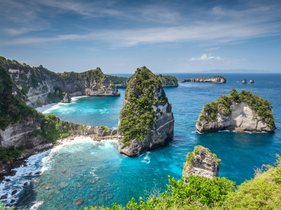 Dramatic limestone cliffs and sea stacks at Thousand Islands viewpoint on Nusa Penida, a top pick when choosing which Bali island to visit for adventure